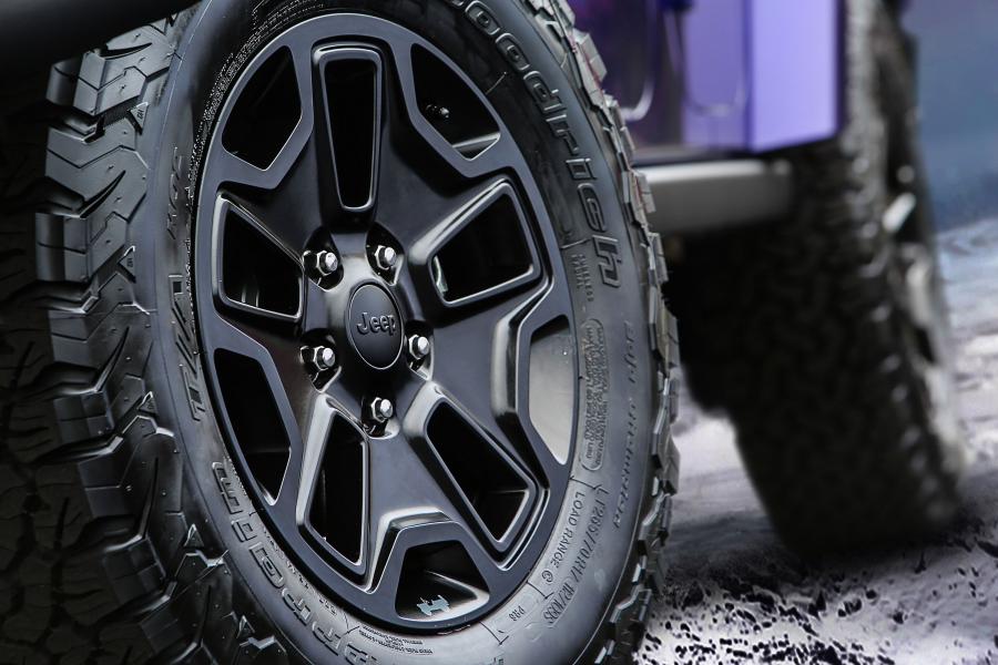  Jeep Wrangler Unlimited Backcountry 2016 года  (фото 4 из 6)